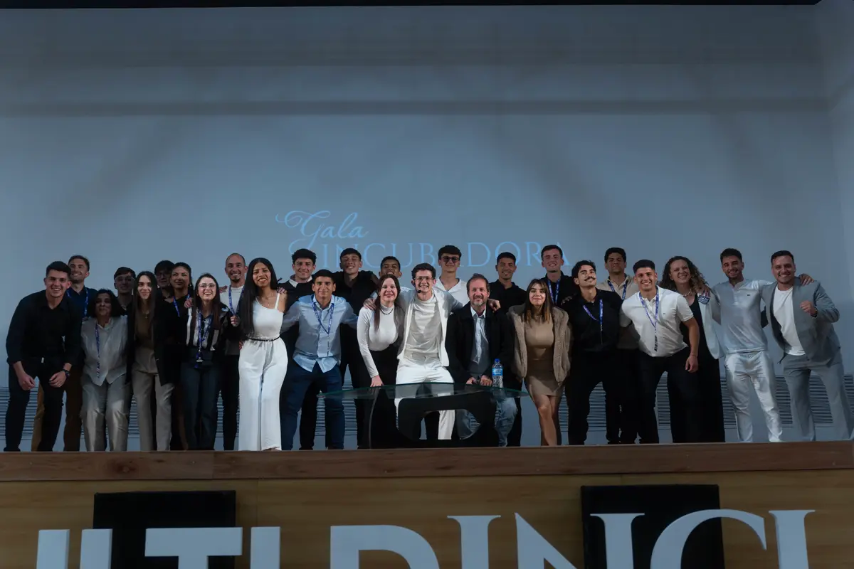 Gira Multi D 2025 - Gala Incubadora en escenario
